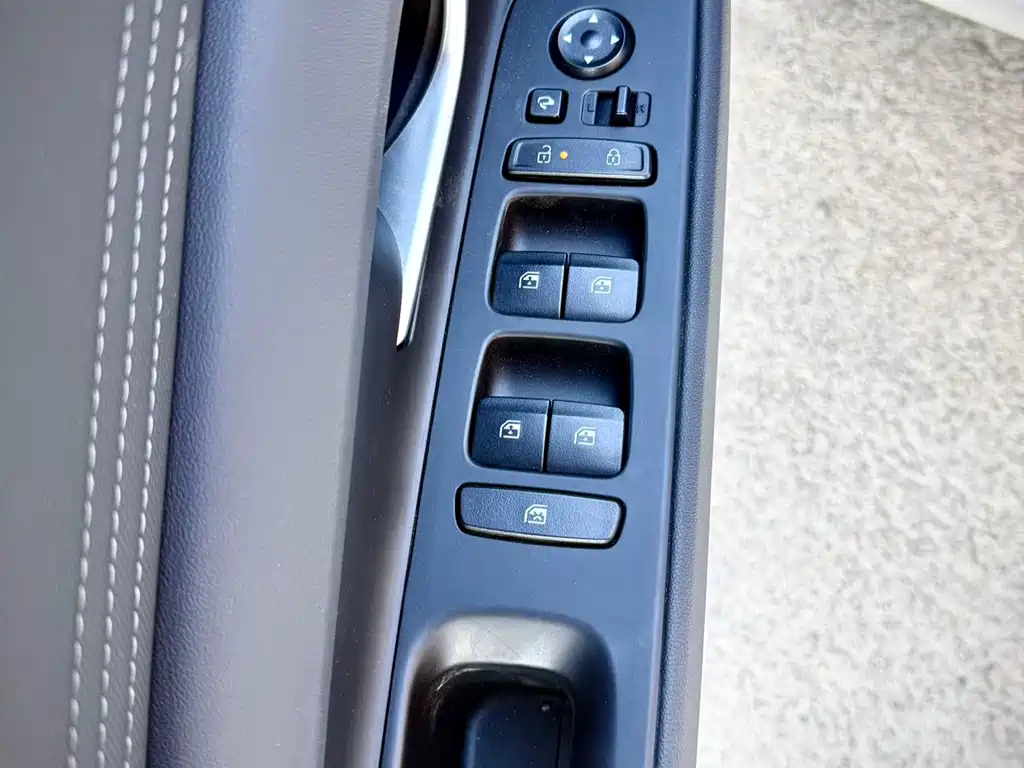 Hyundai Elantra 2023 — фото 18