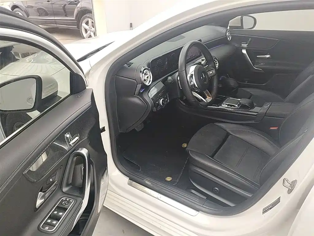Mercedes-Benz A-Class 2019 — фото 16