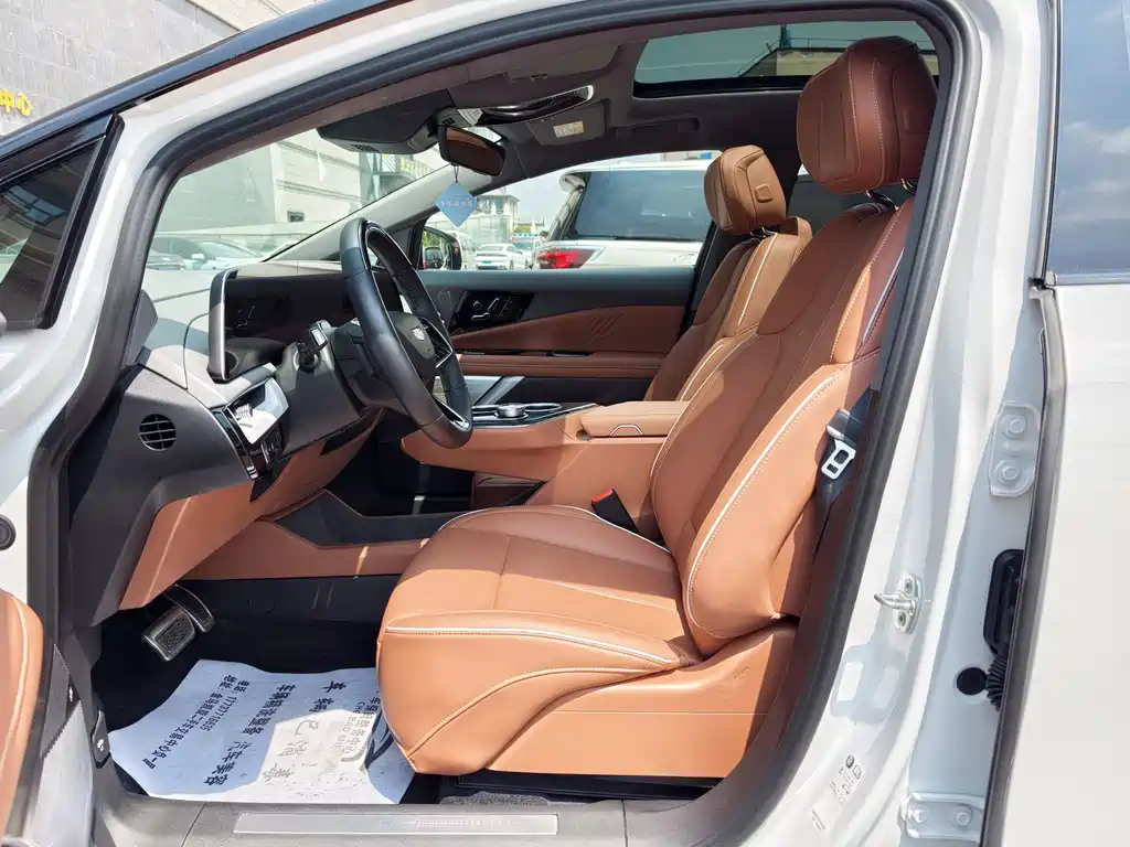 Cadillac IQ Aoge 2024 — фото 4