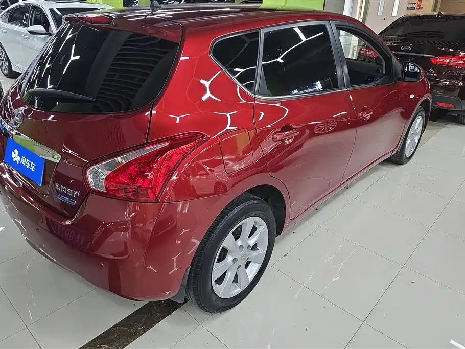 Nissan Tiida 2014