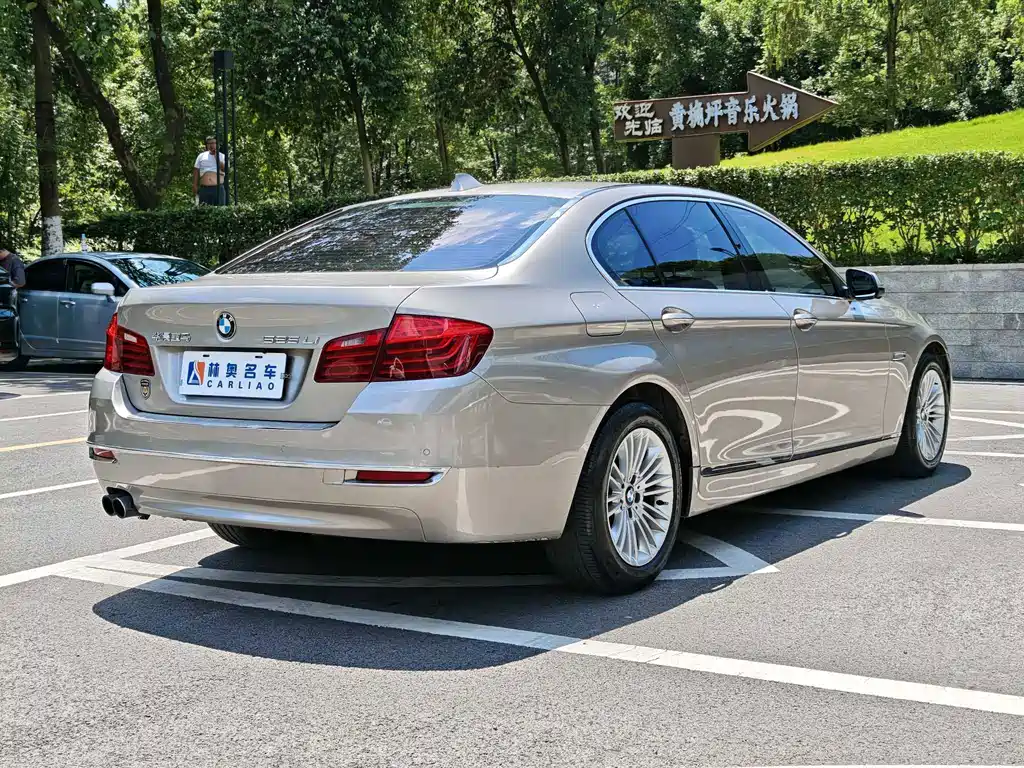 BMW 5 Series 2015 — фото 9