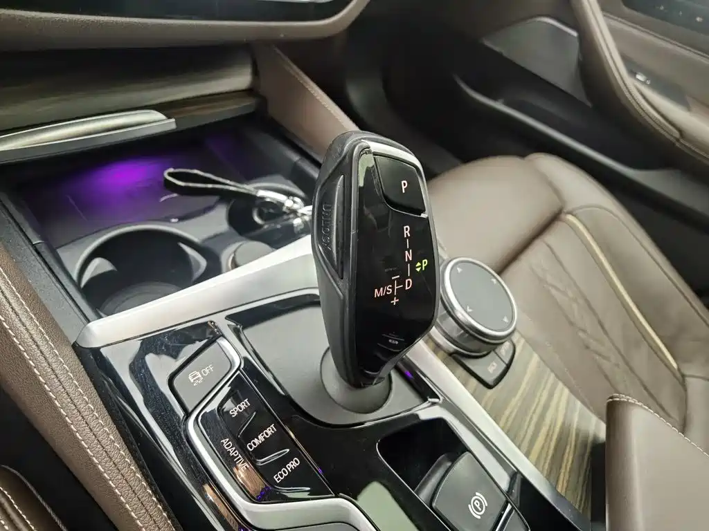 BMW 5 Series New Energy 2019 — фото 13