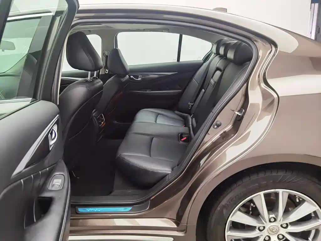 Infiniti Q50L 2015 — фото 15