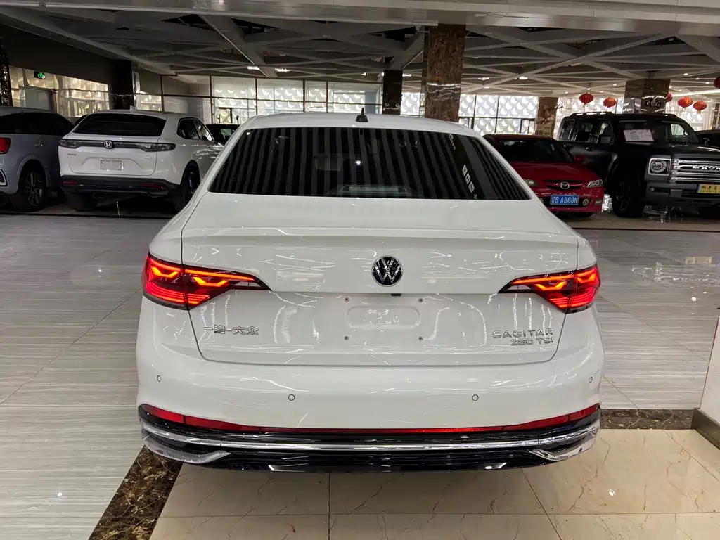Volkswagen Sagitar 2022