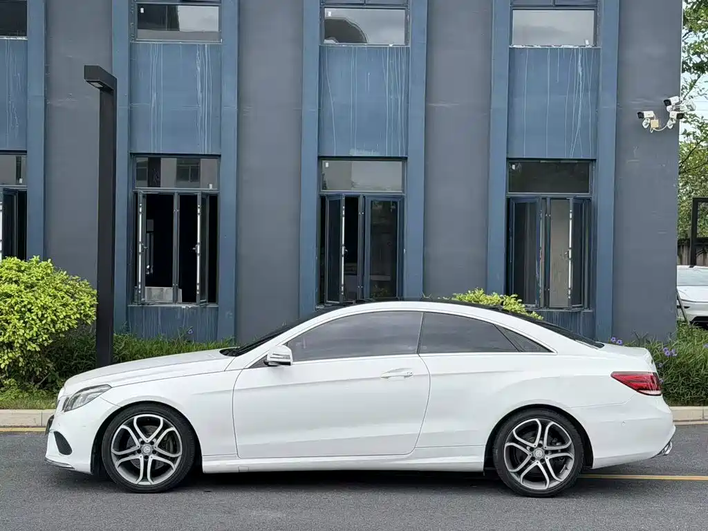 Mercedes-Benz E-Class 2016 — фото 23