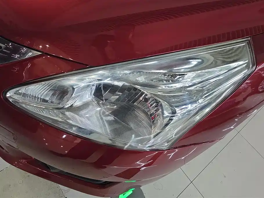 Nissan Tiida 2014