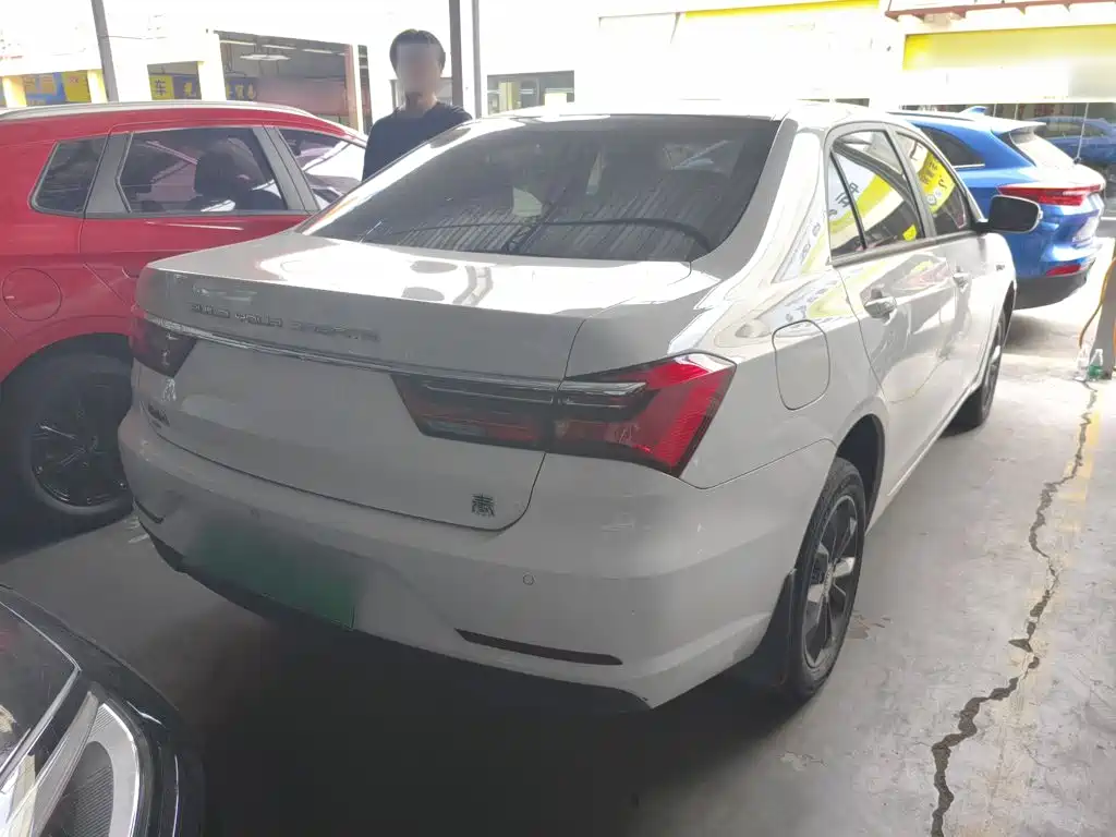 BYD Qin NEV 2022 — фото 7