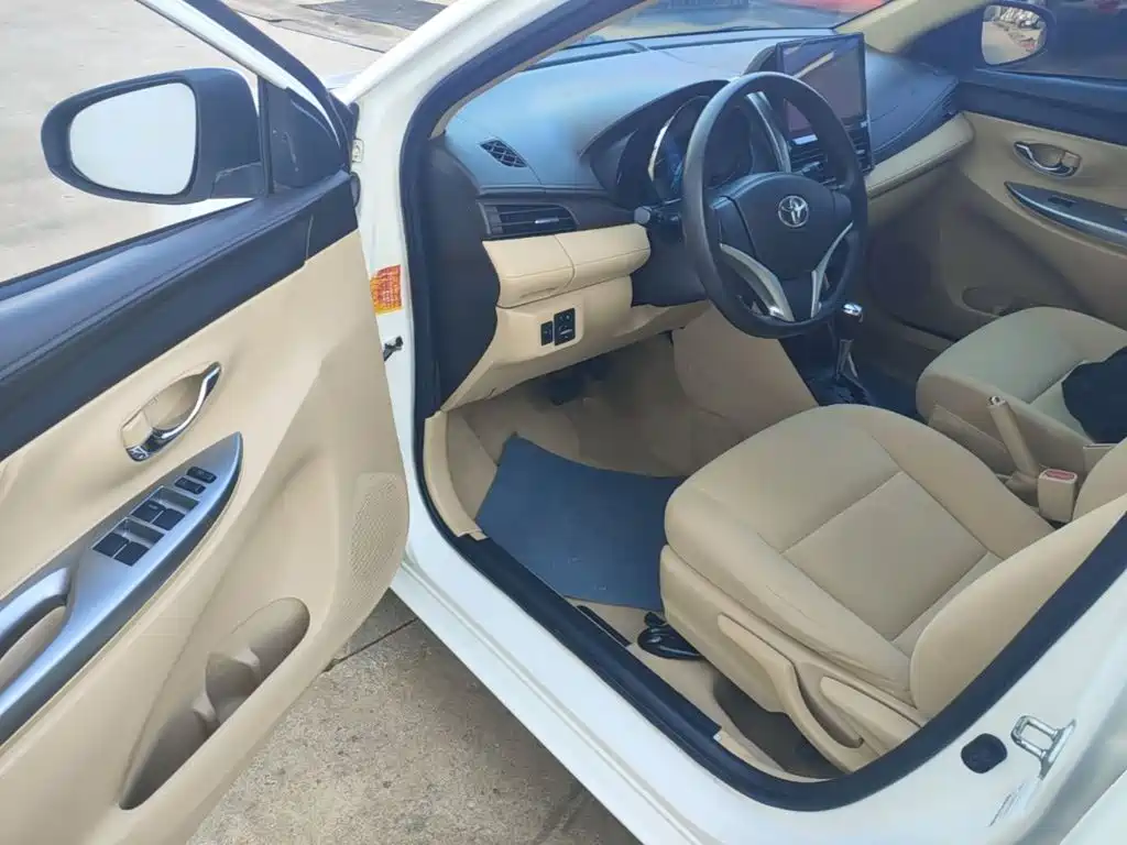 Toyota Yaris L 2015 — фото 16