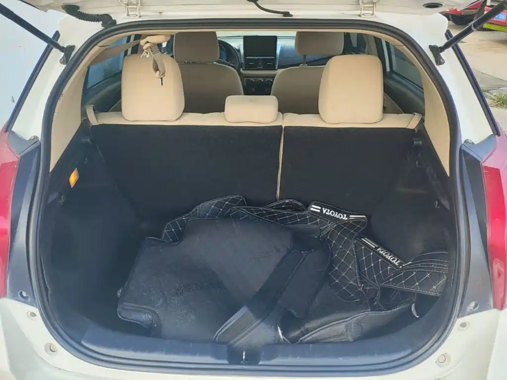 Toyota Yaris L 2015 — фото 19