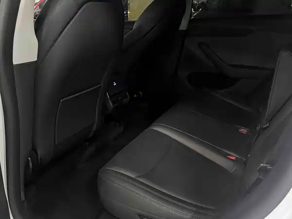 Tesla Model Y 2025