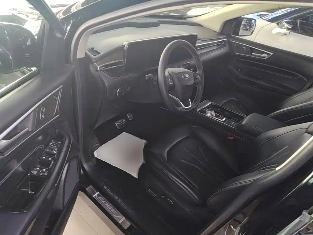 Ford Edge 2023 — фото 16