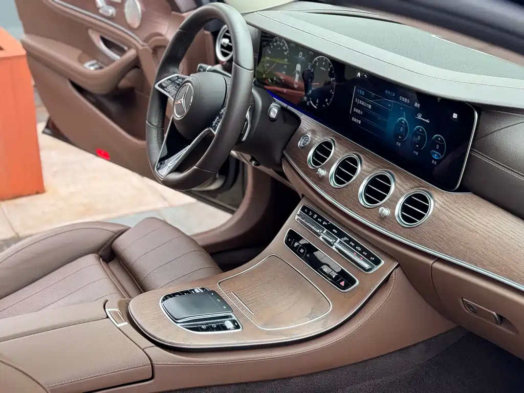 Mercedes-Benz E-Class 2022 — фото 23