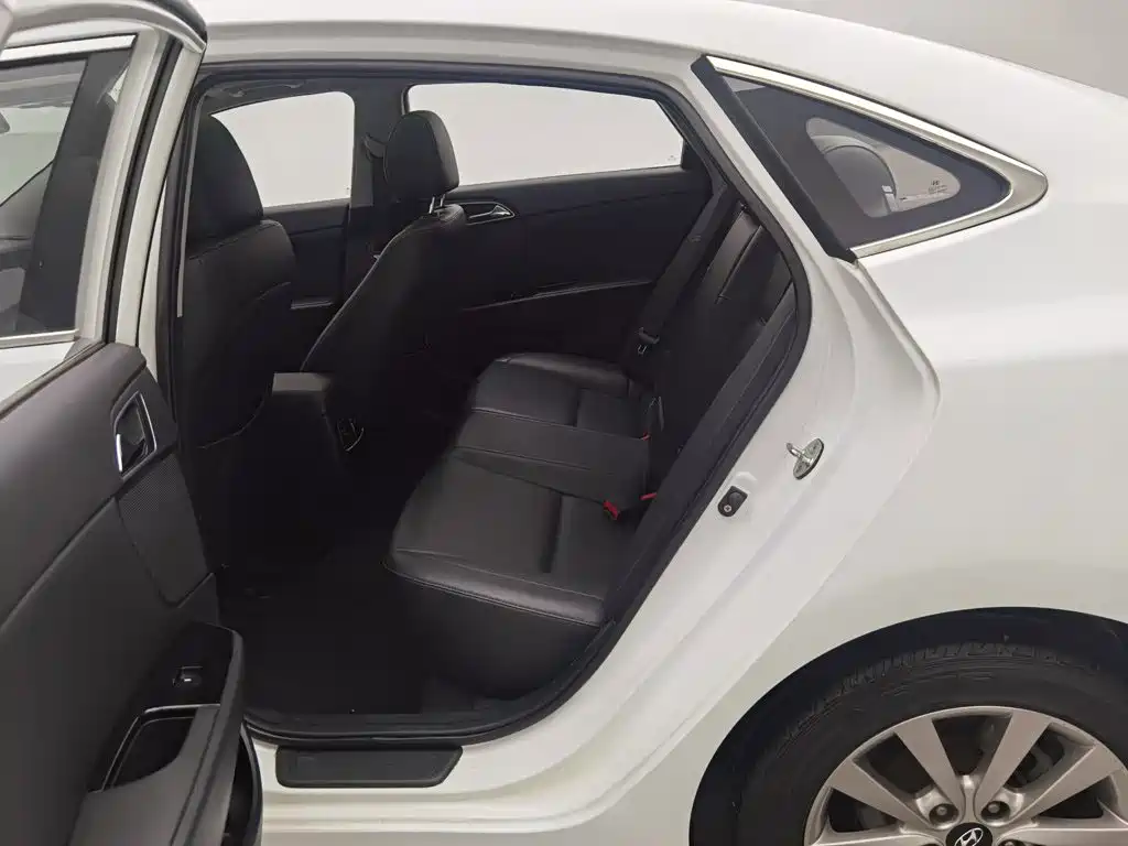 Hyundai Mistra 2015 — фото 15
