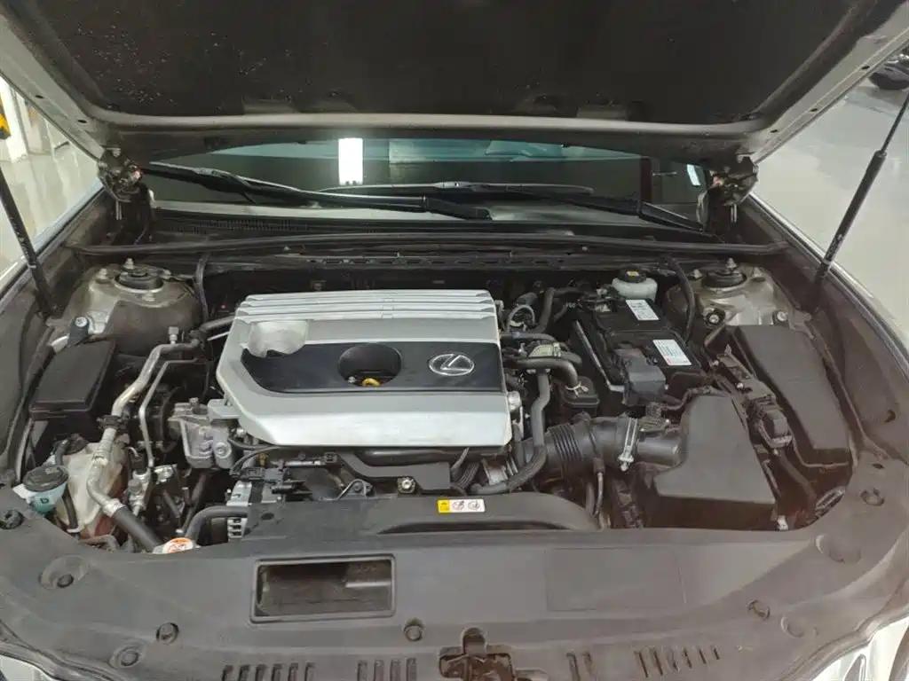 Lexus ES 2022