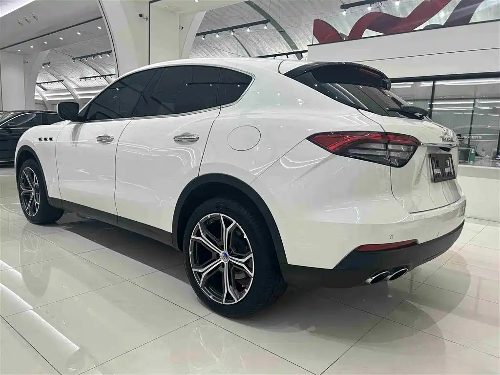 Maserati Levante 2018 — фото 19