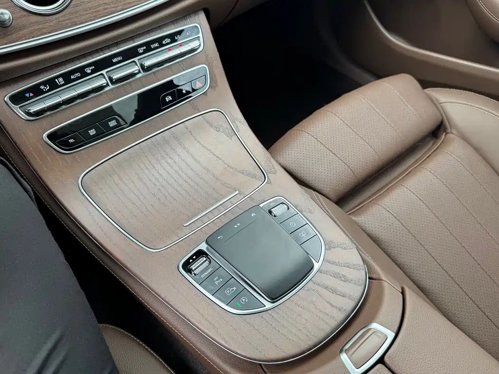 Mercedes-Benz E-Class 2022 — фото 14