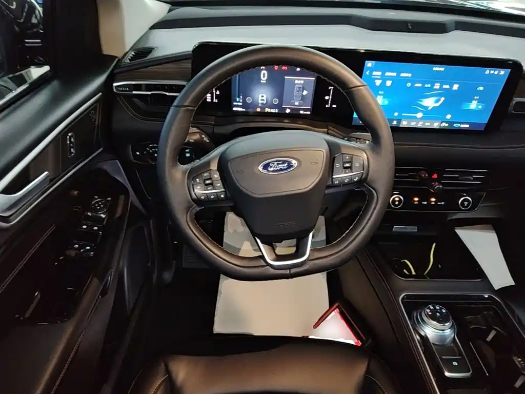 Ford Edge 2023 — фото 11