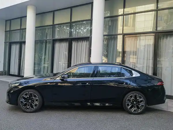 BMW 5 Series 2025