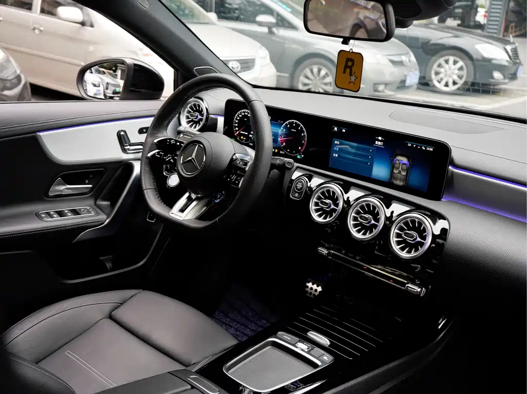 Mercedes-Benz A-Class AMG 2025 — фото 14