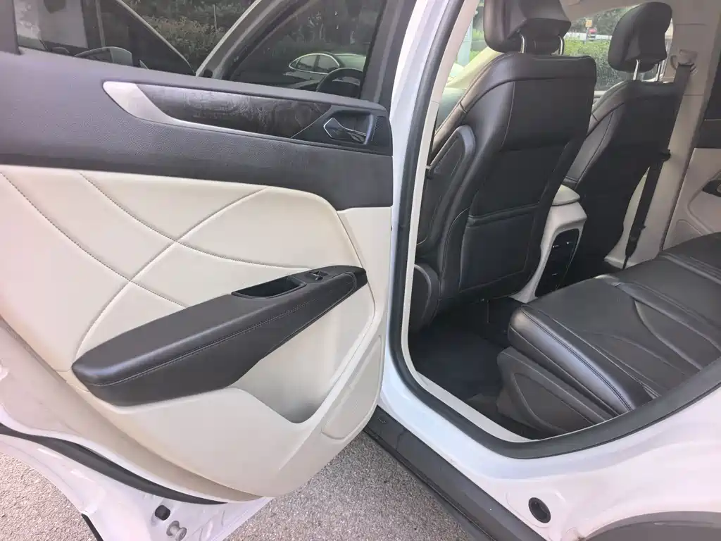 Lincoln MKC 2017 — фото 21