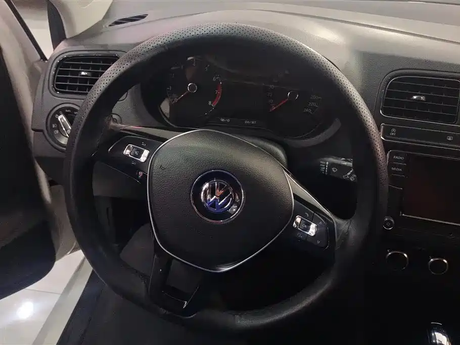 Volkswagen Polo 2018 — фото 15