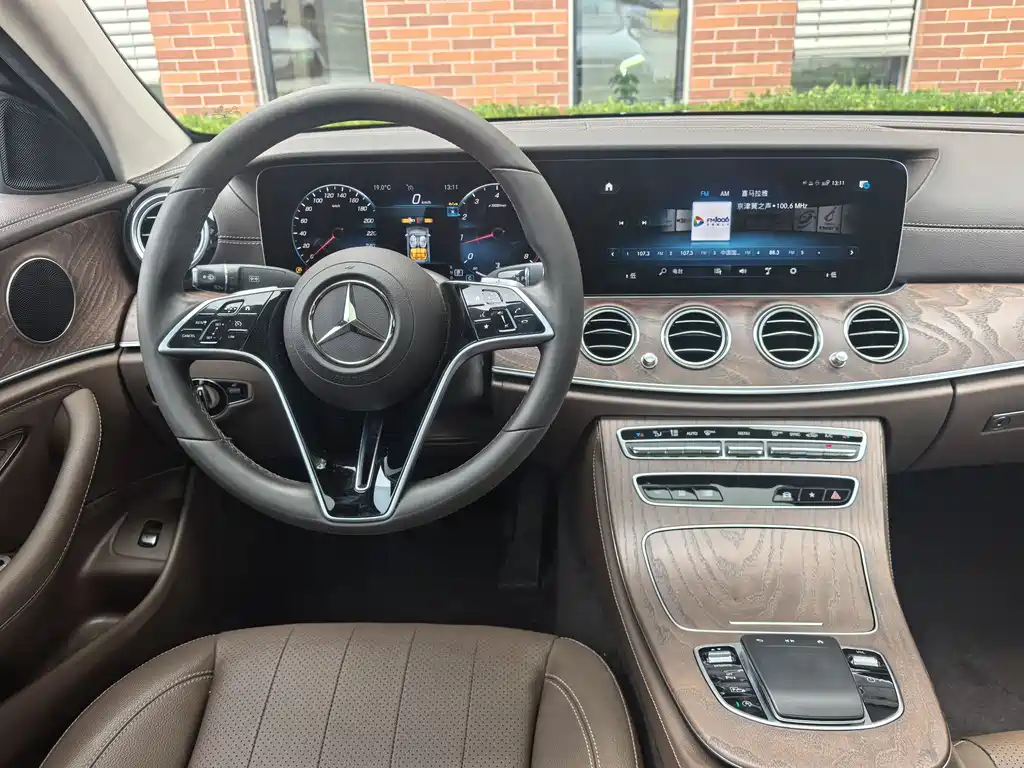 Mercedes-Benz E-Class 2023 — фото 14