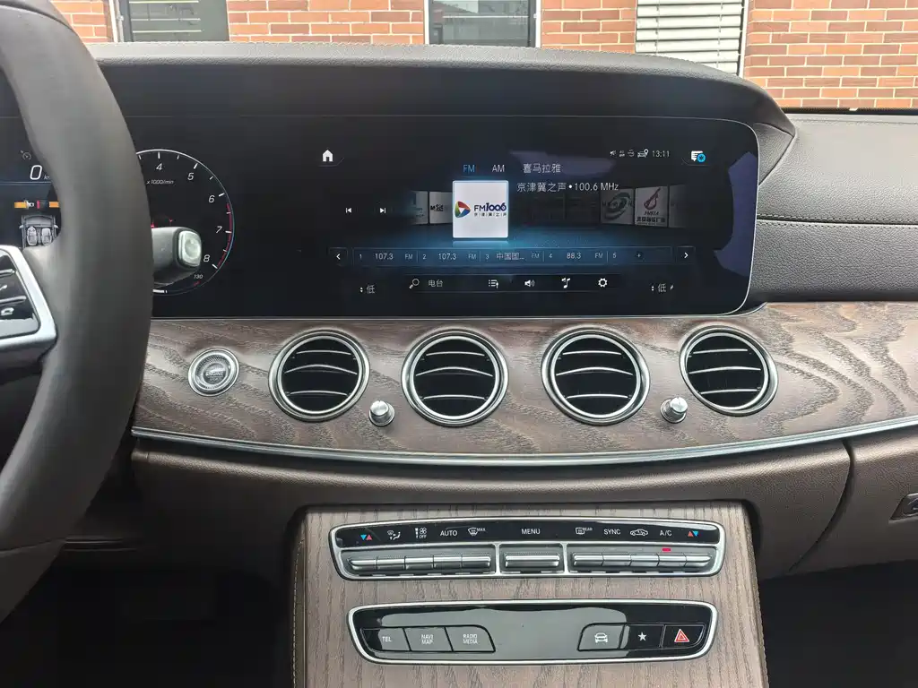 Mercedes-Benz E-Class 2023 — фото 15