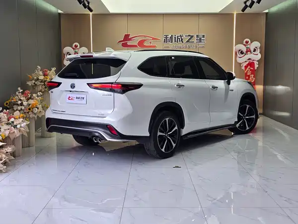 Toyota Crown Kluger 2024