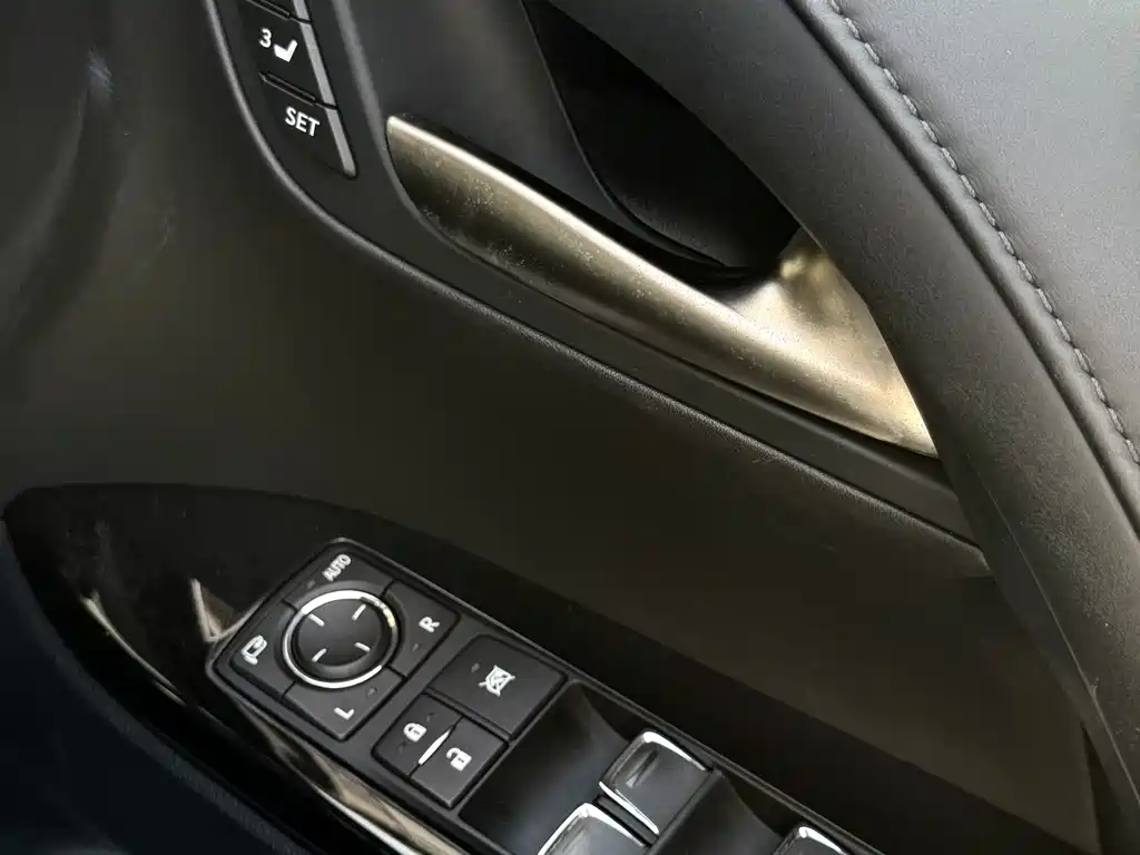 Lexus LX 2022 — фото 15