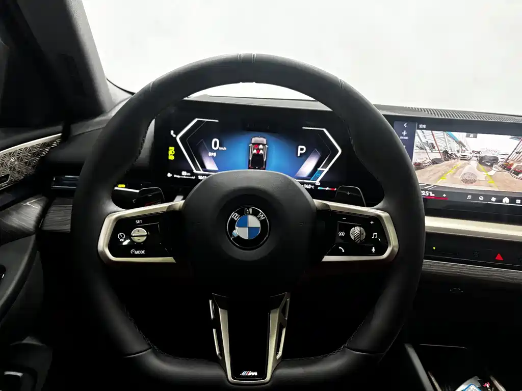 BMW 5 Series 2025 — фото 16