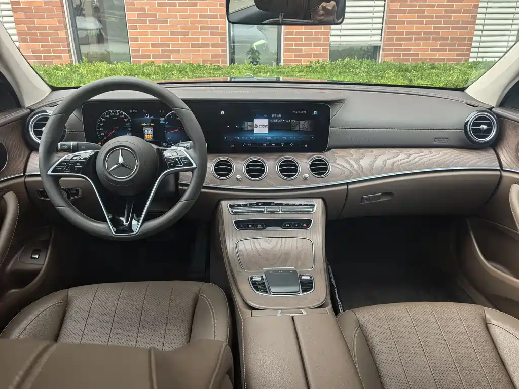 Mercedes-Benz E-Class 2023 — фото 12