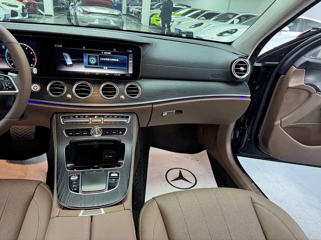Mercedes-Benz E-Class 2020 — фото 11