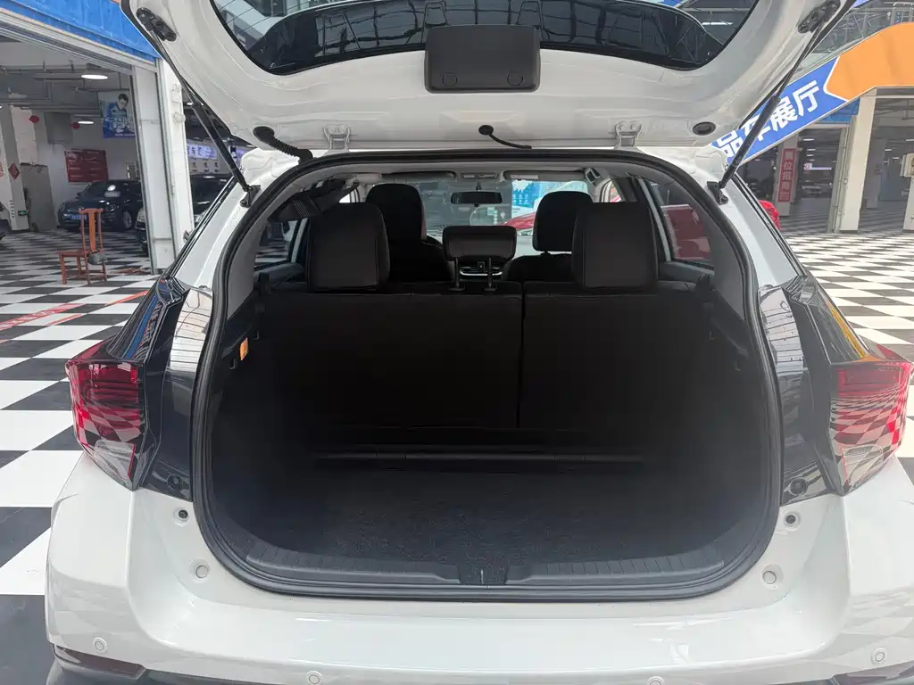 Toyota Yaris L 2022 — фото 8