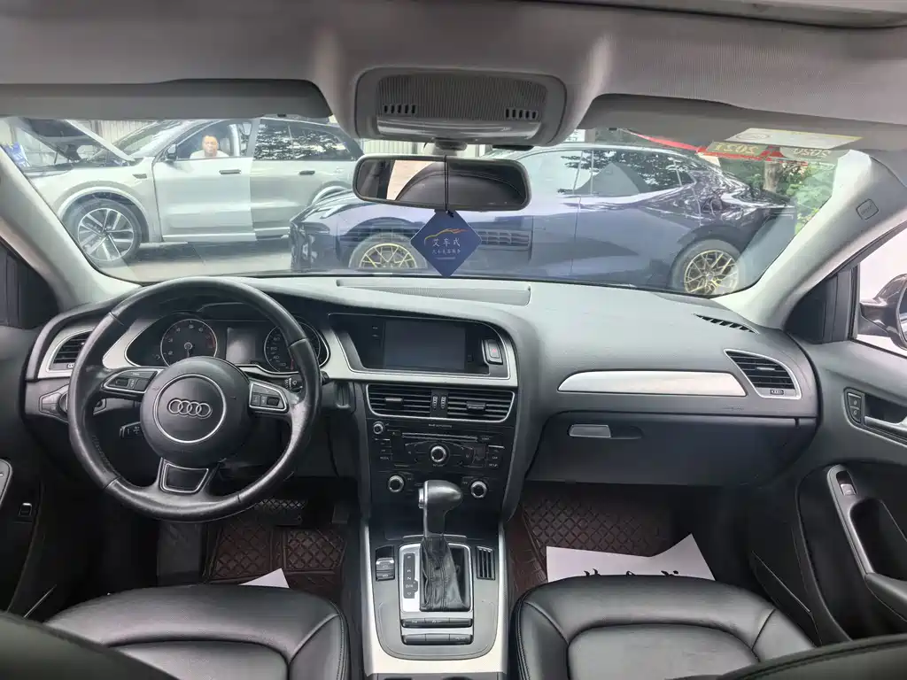 Audi A4L 2015