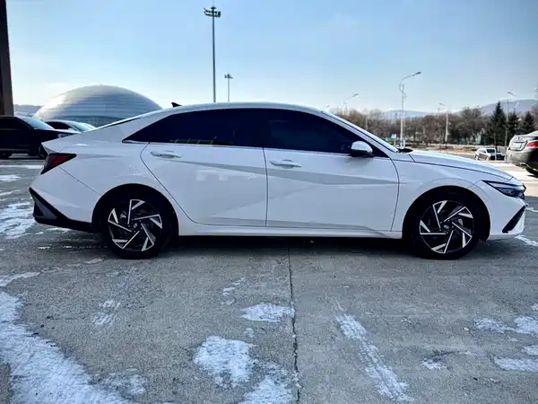 Hyundai Elantra 2023