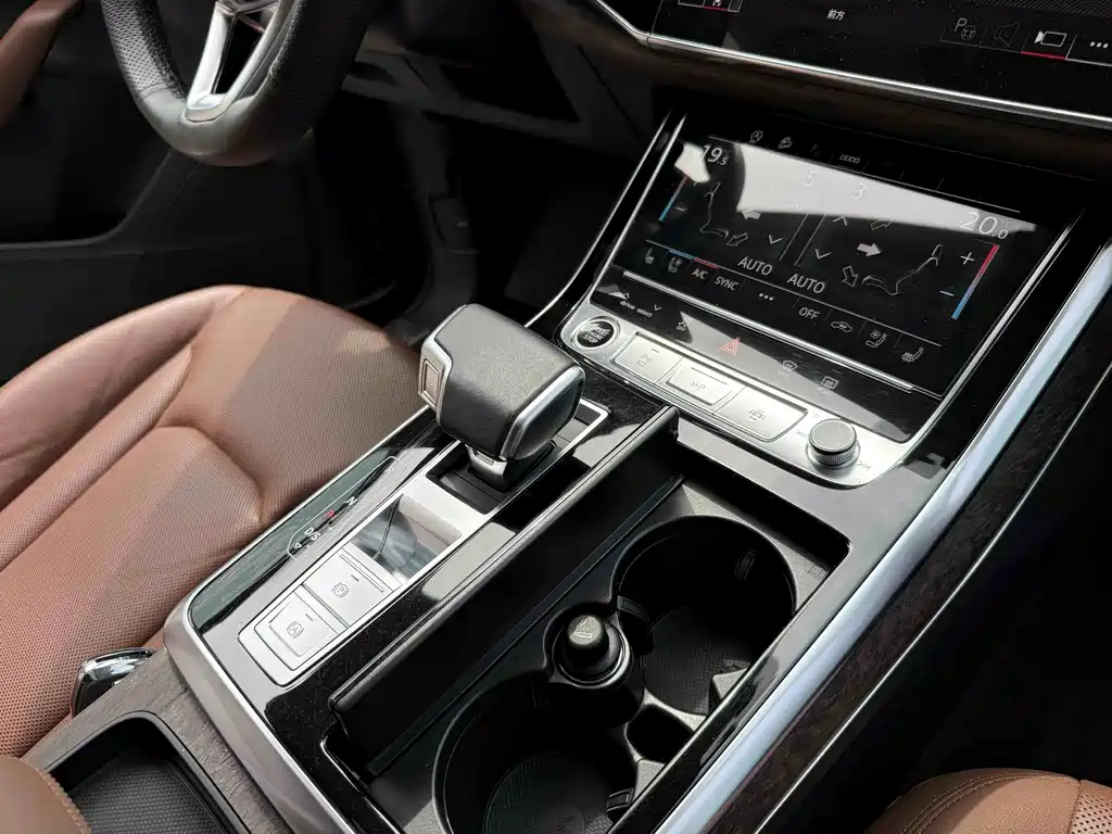 Audi Q7 2020 — фото 16
