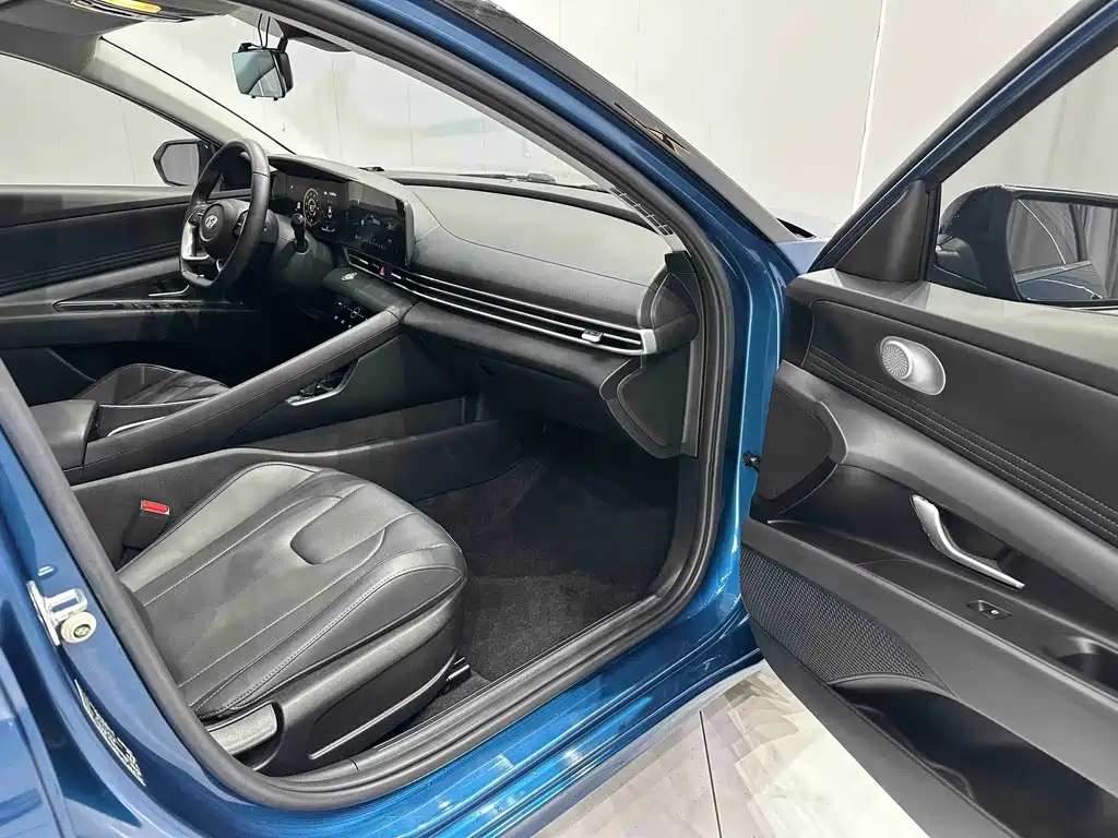 Hyundai Elantra 2022 — фото 19