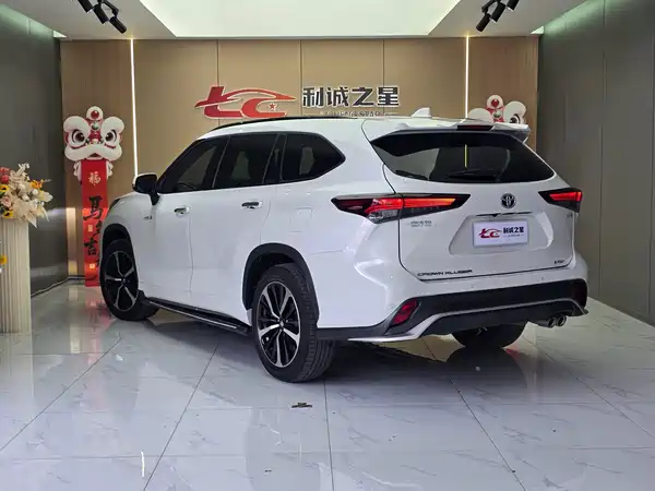 Toyota Crown Kluger 2024