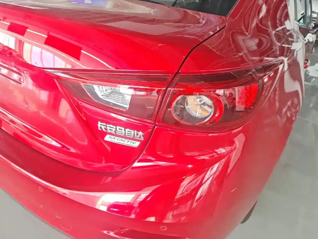 Mazda 3 Axela 2018 — фото 8