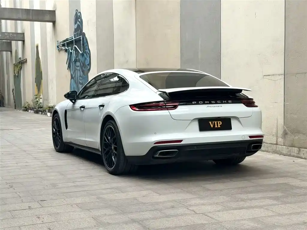 Porsche Panamera 2021
