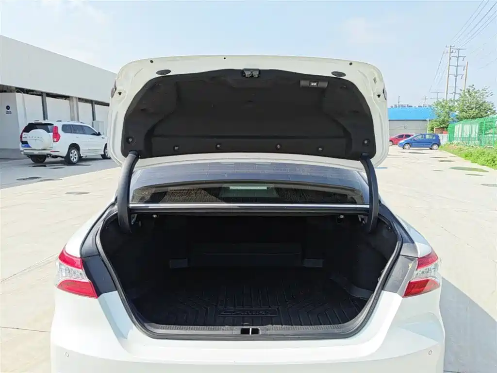 Toyota Camry 2022 — фото 19