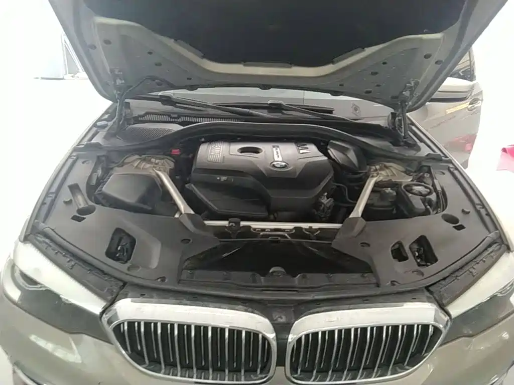 BMW 5 Series 2018 — фото 20