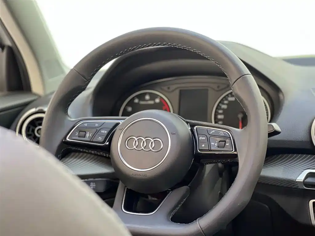 Audi Q2L 2023 — фото 15