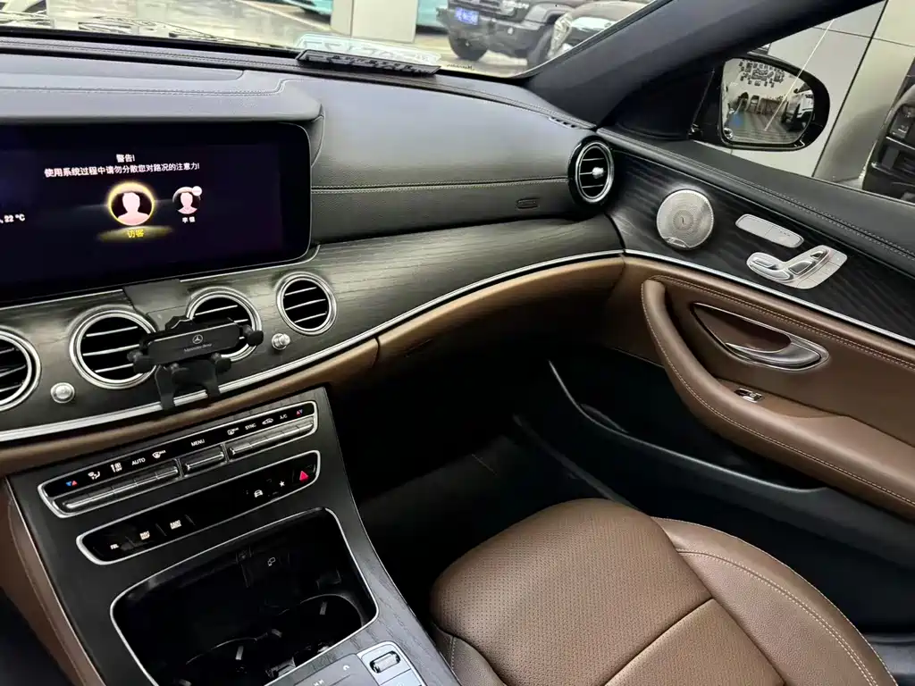 Mercedes-Benz E-Class 2022 — фото 8