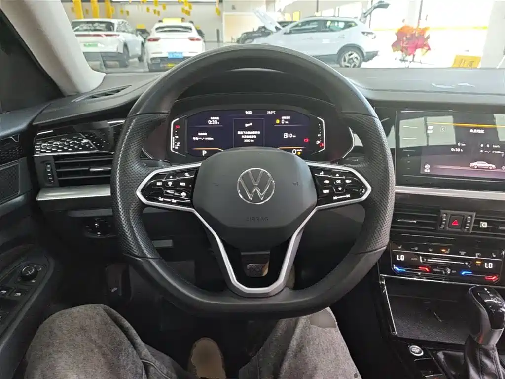 Volkswagen Passat 2023 — фото 11