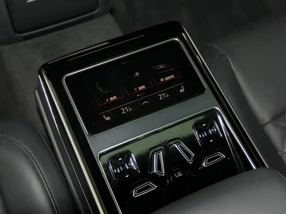 Audi A8 2023 — фото 20