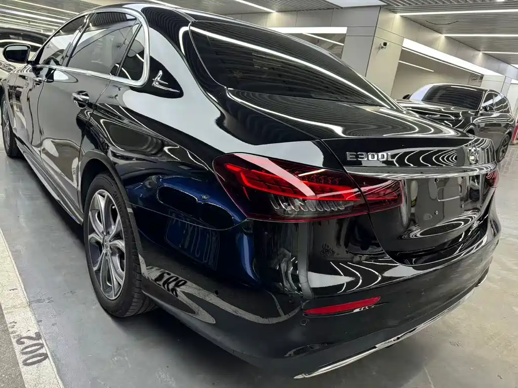 Mercedes-Benz E-Class 2022 — фото 18