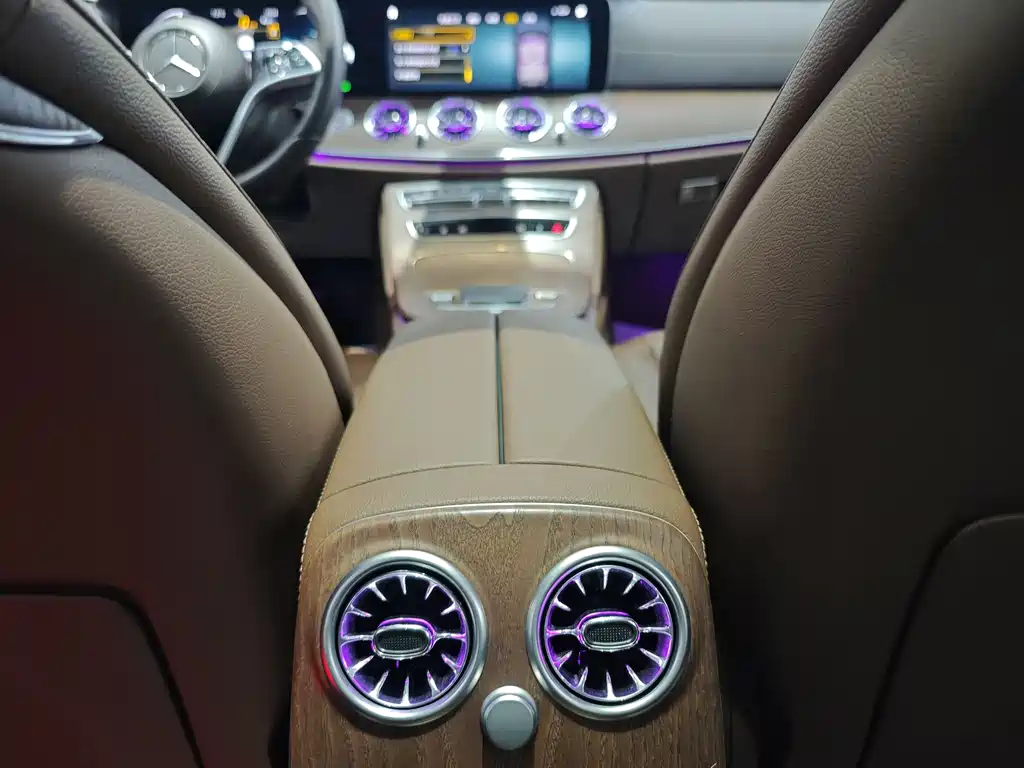 Mercedes-Benz E-Class 2023 — фото 11