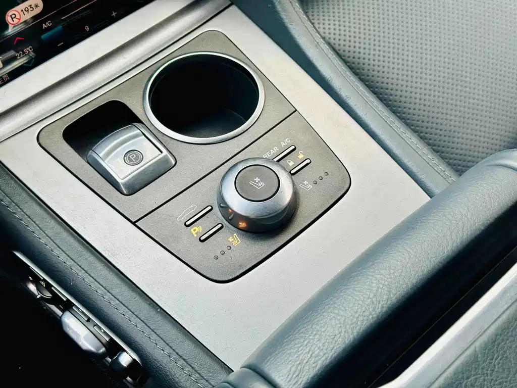 Aston Martin Rapide 2013 — фото 15