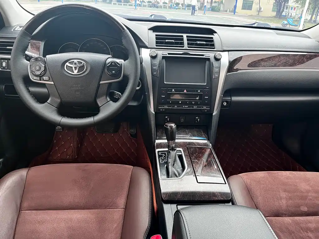 Toyota Camry 2017 — фото 7